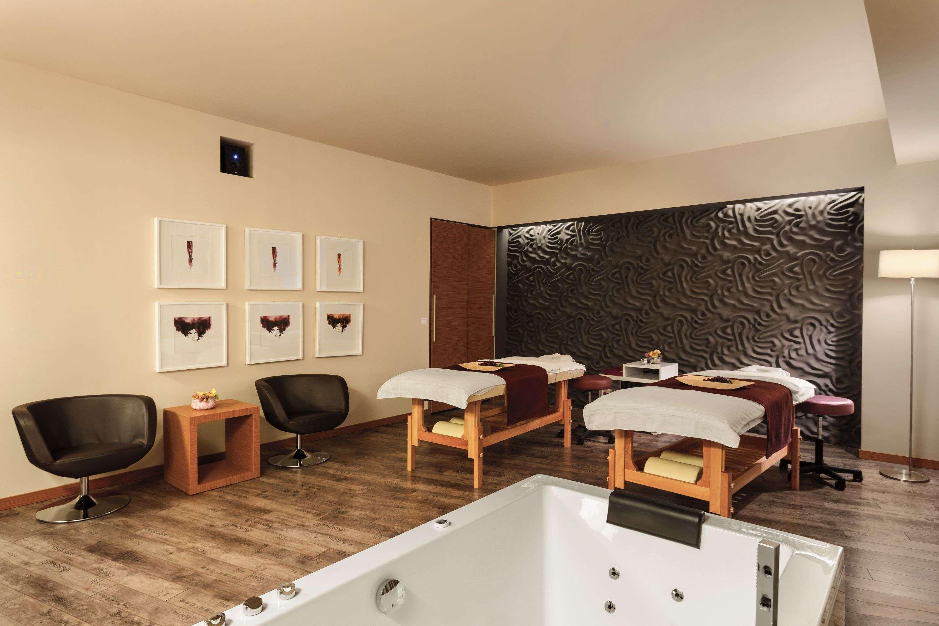 Ramada By Wyndham 4*